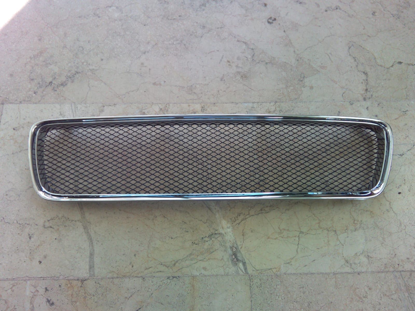 S60 Izgara Ön ( Panjur ) Siyah Çerçeve 2001-2004